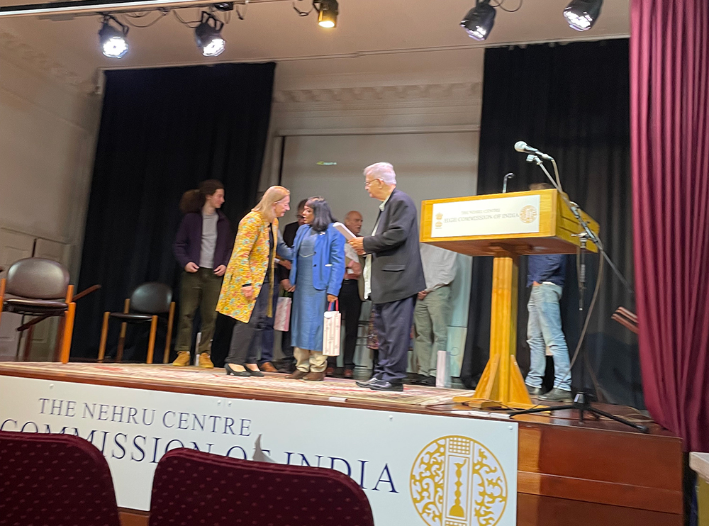 Valerie & Sujit thanking Professor Bashabi Fraser and all the participants